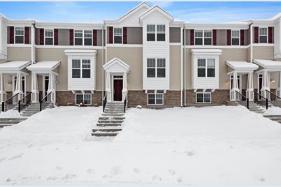 7517 38th Street N, Oakdale, MN 55128 - Photo 1