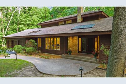 11 Fenlea Circle, Dellwood, MN 55110 - Photo 1