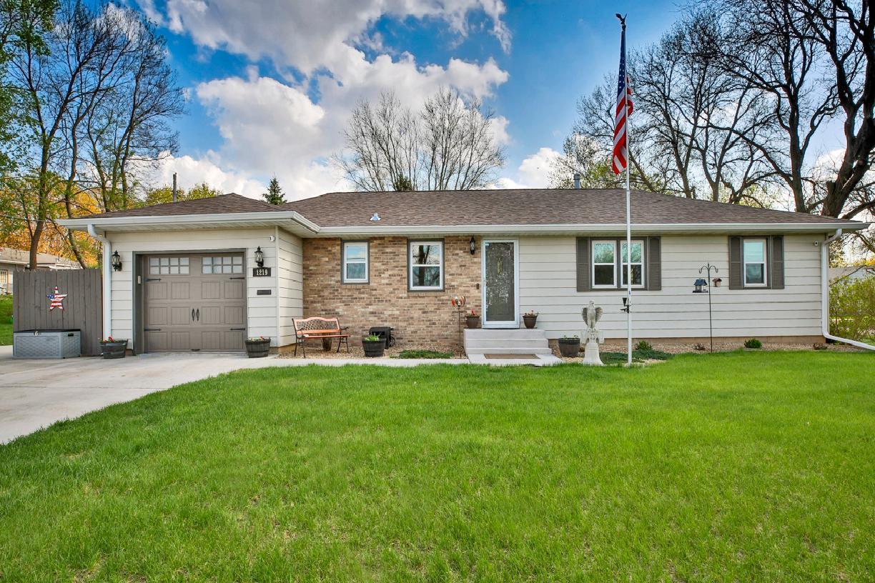 1219 8th St SW, Faribault, MN 55021 MLS 6367085 Coldwell Banker