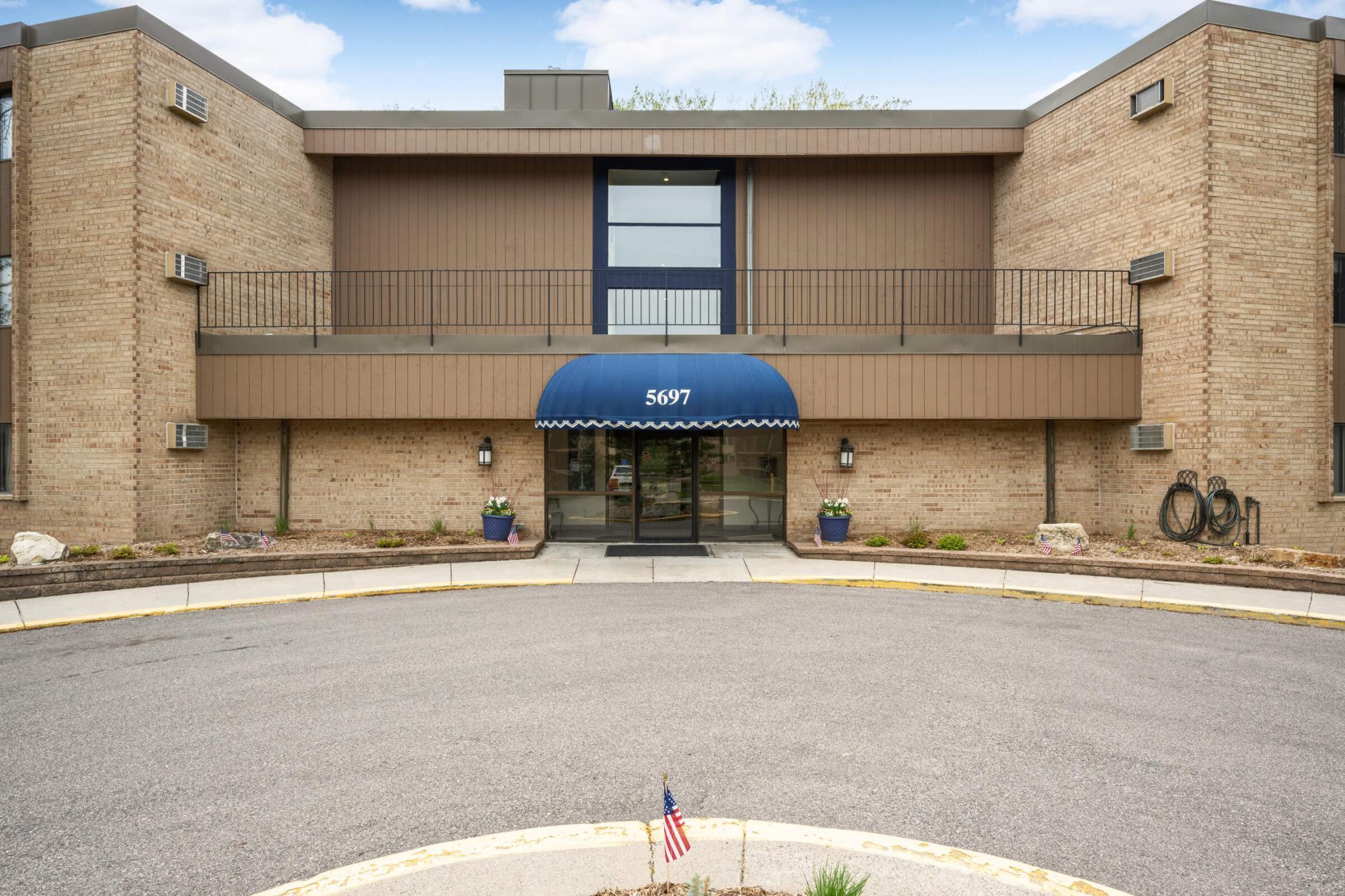 5697 Green Cir Dr 216, MN 55343 MLS 6367724 Coldwell