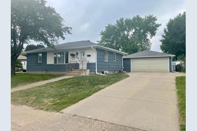 614 W Sarnia Street, Winona, MN 55987 - Photo 1