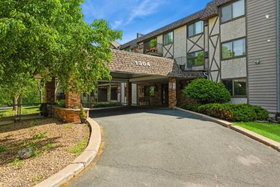 1304 W Medicine Lake Drive #102, Plymouth, MN 55441 - Photo 1
