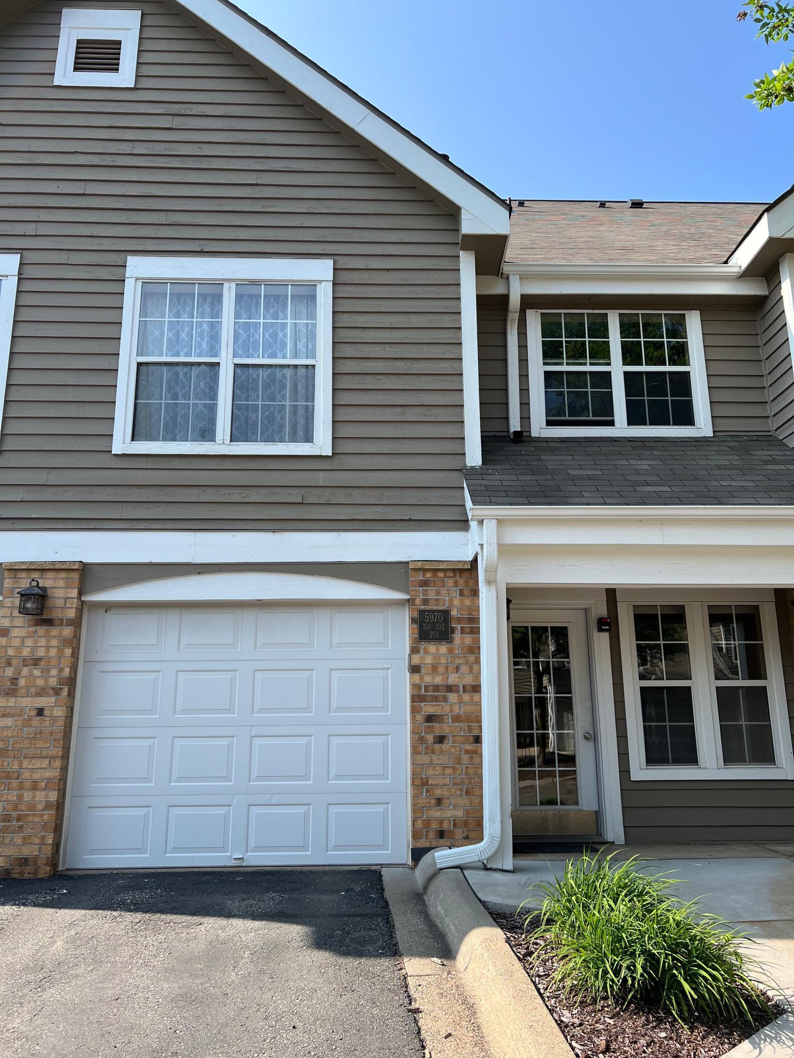 5970 Chasewood Pkwy 101, MN 55343 MLS 6386687 Coldwell