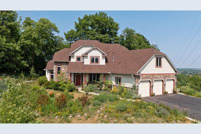 621 Cascade Drive, Chaska, MN 55318 - Photo 1