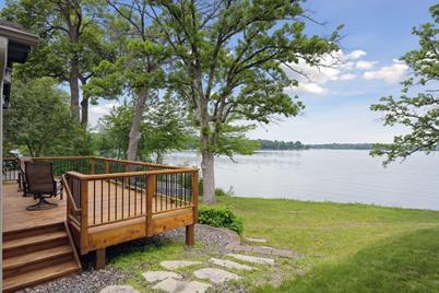 250 Peninsula Road, Medicine Lake, MN 55441 - Photo 1
