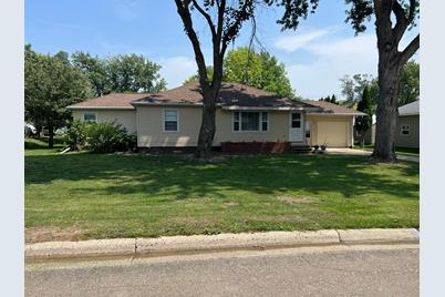 213 Center St S, Lake Benton, MN 56149 - Photo 1