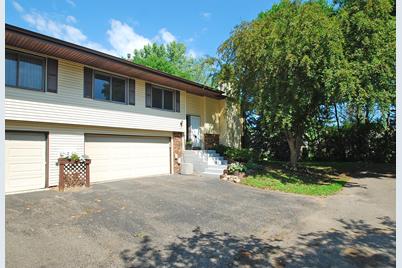 911 Heritage Court W, Vadnais Heights, MN 55127 - Photo 1