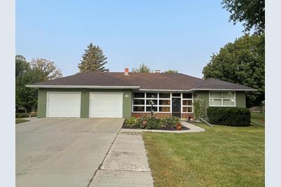 628 W Shore Drive, Worthington, MN 56187 - Photo 1