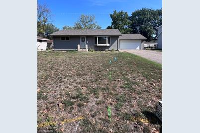 915 Pierce Street S, Shakopee, MN 55379 - Photo 1