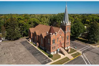 727 16th Street E, Glencoe, MN 55336 - Photo 1