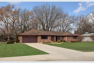 2001 Regent Avenue N, Golden Valley, MN 55422 - Photo 1