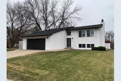 7557 Springbrook Plaza, Woodbury, MN 55125 - Photo 1