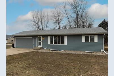 1001 W Main Street, Belle Plaine, MN 56011 - Photo 1