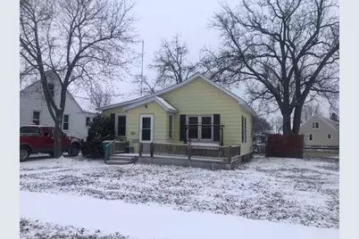 201 SE 7th Avenue SE, Waseca, MN 56093 - Photo 1