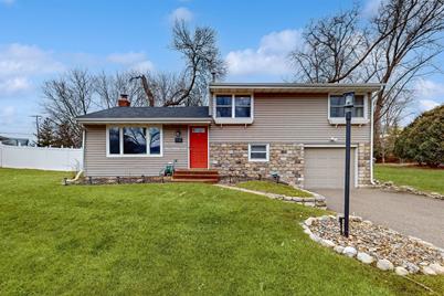 11110 Oak Knoll Terrace N, Minnetonka, MN 55305 - Photo 1