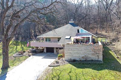 121 W Lake Boulevard, Winona, MN 55987 - Photo 1