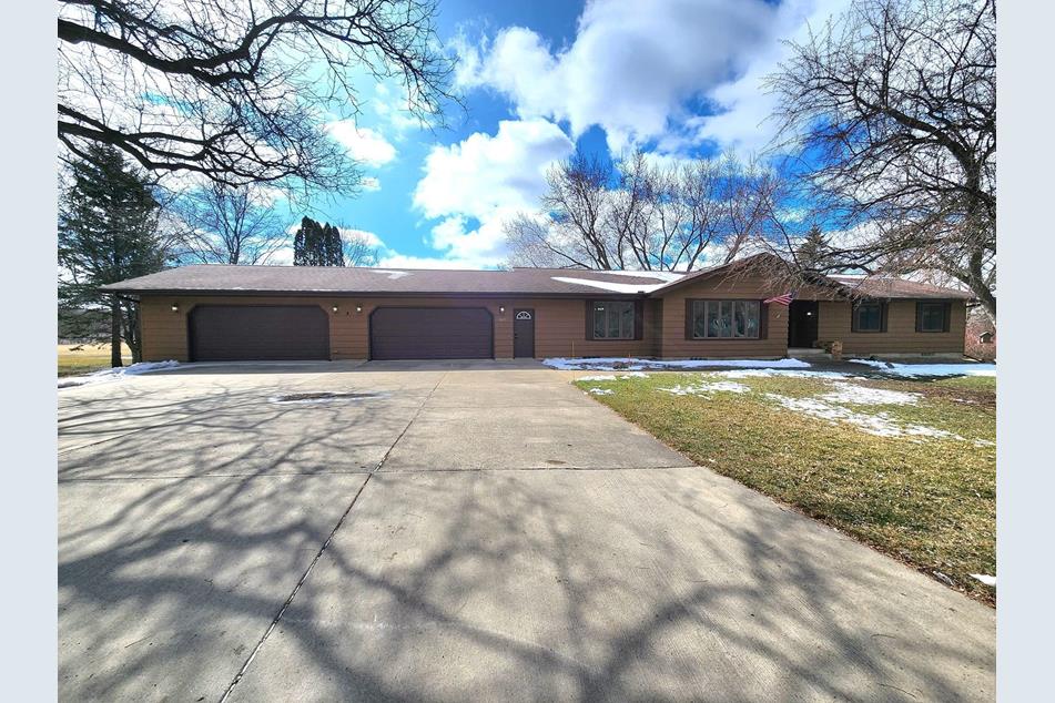 2075 Edgewood Dr, Owatonna, MN 55060 MLS 6506862 Coldwell Banker