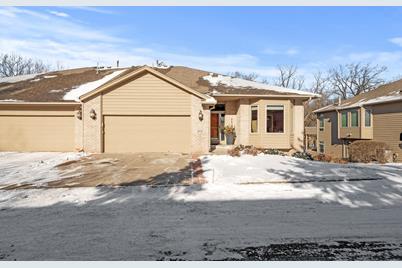 8976 Hunters Way, Apple Valley, MN 55124 - Photo 1