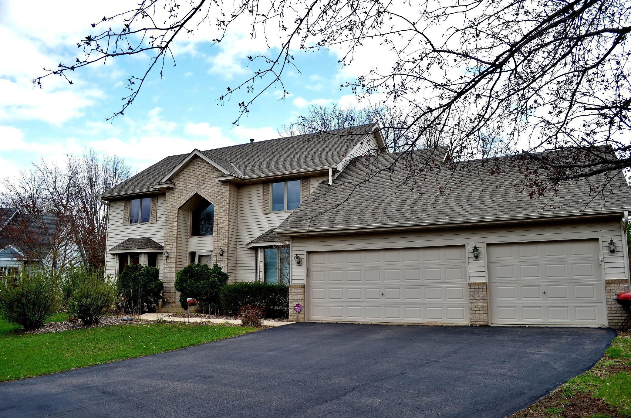 4028 Hallgren Ct, Chanhassen, MN 55331 MLS 6522548 Coldwell Banker