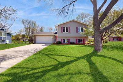 6911 Redwing Lane, Chanhassen, MN 55317 - Photo 1