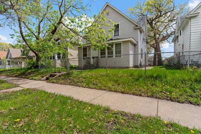 674 Hawthorne Avenue E, Saint Paul, MN 55106 - Photo 1