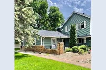 1186 W Royal Oaks Drive, Shoreview, MN 55126 - Photo 1