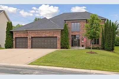 1013 Overlook Drive, Carver, MN 55315 - Photo 1