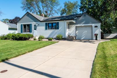 504 18th Street W, Hastings, MN 55033 - Photo 1