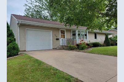 710 3rd Street SW, Wells, MN 56097 - Photo 1