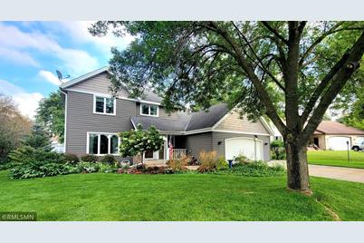 1095 Bluff Pointe Drive, Chaska, MN 55318 - Photo 1