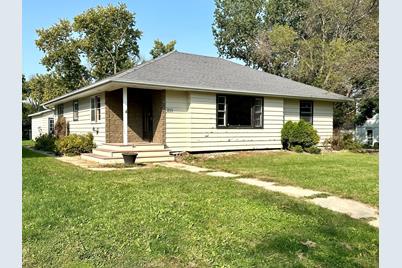 211 E Henry Street, Le Roy, MN 55951 - Photo 1