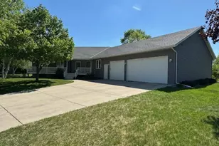 725 Tyler St SW, Hutchinson, MN 55350 - Photo 1