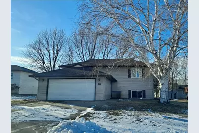 560 Jackson Street SW, Hutchinson, MN 55350 - Photo 1