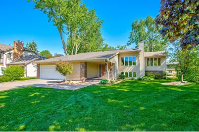 233 Grandview Avenue W, Roseville, MN 55113 - Photo 1