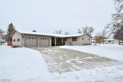 1019 Lilac Avenue, Oakes, ND 58474 - Photo 1