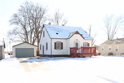 305 E Sharon Street, Le Center, MN 56057 - Photo 1