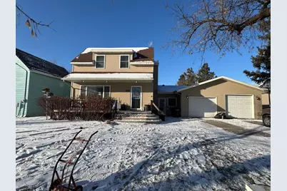 527 E Riverside Avenue, Warren, MN 56762 - Photo 1