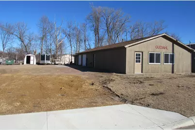 230 N Rice Street, Blue Earth, MN 56013 - Photo 1