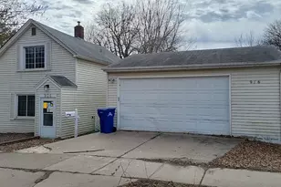 906 Wilson Ave, Saint Paul, MN 55106 - Photo 1