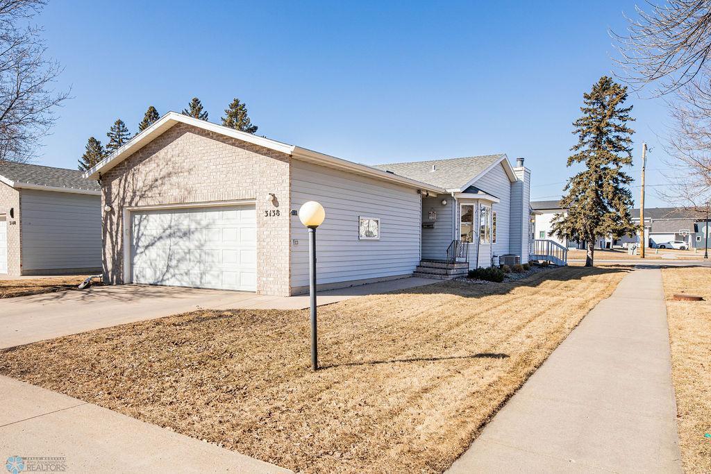 3138 10th St N, Fargo, ND 58102 - MLS 6689302 - Coldwell Banker