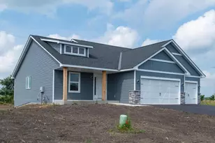 946 Prestwick Dr, Belle Plaine, MN 56011 - Photo 1