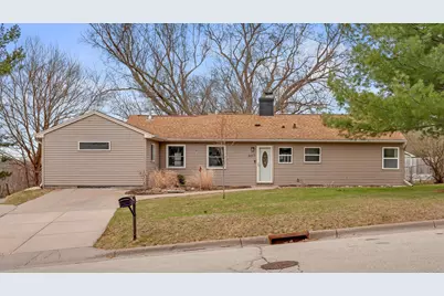 637 N 1st Street, La Crescent, MN 55947 - Photo 1