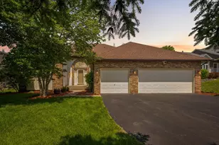 1127 Ridge Bluff Dr, Chaska, MN 55318 - Photo 1
