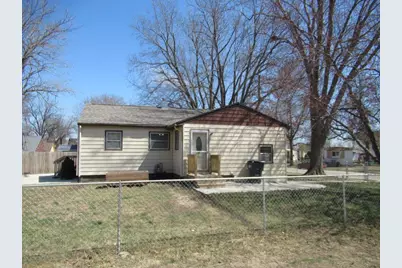 116 W Meade Court, Luverne, MN 56156 - Photo 1