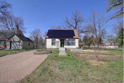 963 Grandview Avenue W, Roseville, MN 55113 - Photo 1