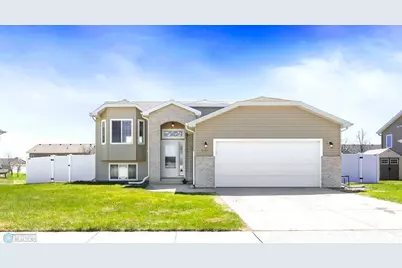 1585 43rd Avenue S, Moorhead, MN 56560 - Photo 1