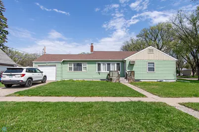 412 14th Avenue S, Moorhead, MN 56560 - Photo 1