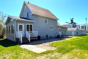 1005 Elizabeth Ave N, Thief River Falls, MN 56701 - Photo 1