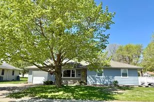 814 S Orient St, Fairmont, MN 56031 - Photo 1