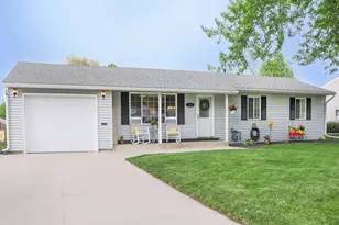 726 17th St NE, Owatonna, MN 55060 - Photo 1